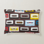 ヴィンテージオーディオカセット、シームレスな背景。 アクセントクッション (裏面)