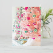 ヴィンテージオーナメントオンピンククリスマスツリーフラットカード 招待状 (スタンド正面)