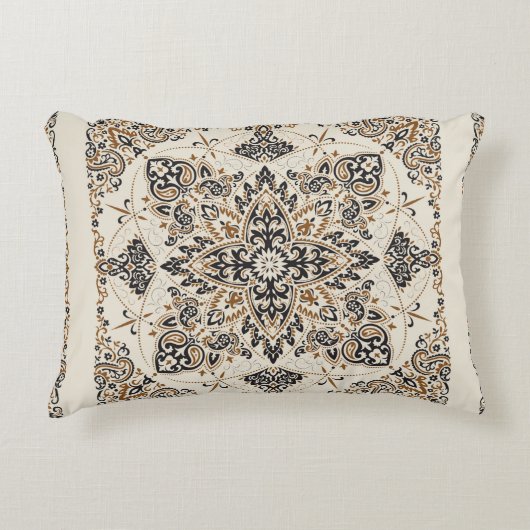 ヴィンテージオーナメントペイズリーバンダナプリントシルクネック アクセントクッション (正面)