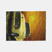 ヴィンテージオールドアンティークイエロートラック フリースブランケット (正面(横))