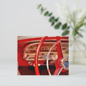 ヴィンテージオールドカーレッドダッシュボード詳細 ポストカード (スタンド正面)