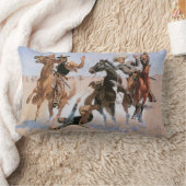ヴィンテージカウボーイズ、仲間レミントンを支援 ランバークッション (ブランケット)