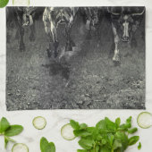 ヴィンテージカウボーイズ、Frederic Remingtonによるスタンピード キッチンタオル (折り畳み)