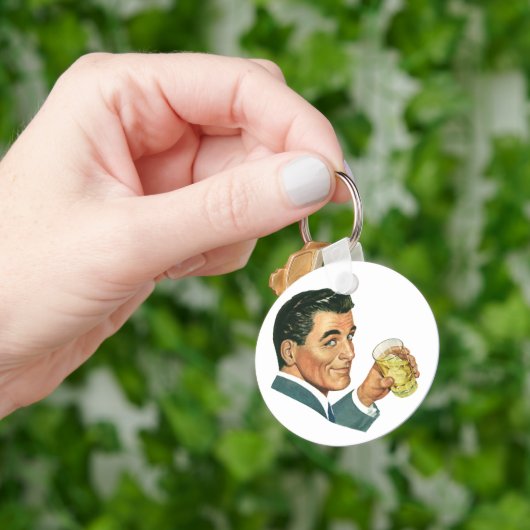 ヴィンテージカクテル飲料、飲み物を飲む男 キーホルダー (手)