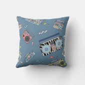 ヴィンテージカセットのプレーヤー：レトロシームレスなアート クッション (裏面)