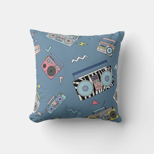 ヴィンテージカセットのプレーヤー：レトロシームレスなアート クッション (正面)