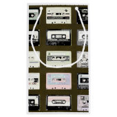 ヴィンテージカセットテープイラストレーション抱き枕 スモールペーパーバッグ (裏面)