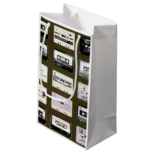 ヴィンテージカセットテープイラストレーション抱き枕 スモールペーパーバッグ (裏面アングル)