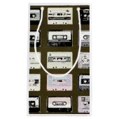 ヴィンテージカセットテープイラストレーション抱き枕 スモールペーパーバッグ (正面)