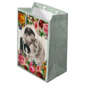 ヴィンテージカップル結婚のバラ抱き枕 ミディアムペーパーバッグ (裏面アングル)