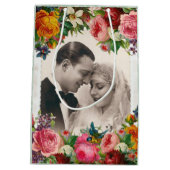 ヴィンテージカップル結婚のバラ抱き枕 ミディアムペーパーバッグ (裏面)