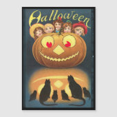 ヴィンテージカボチャに隠れるハロウィーンの子ども (正面)