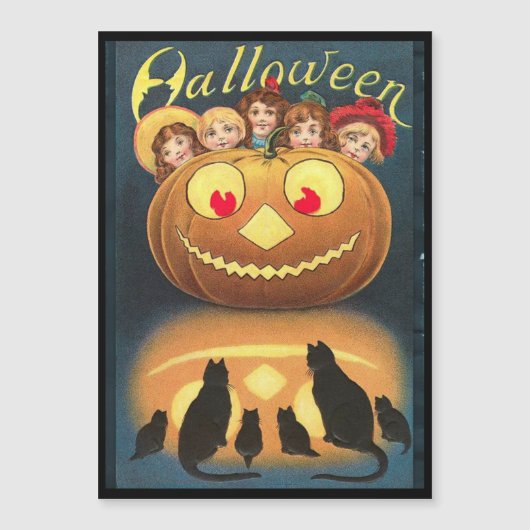 ヴィンテージカボチャに隠れるハロウィーンの子ども (正面)
