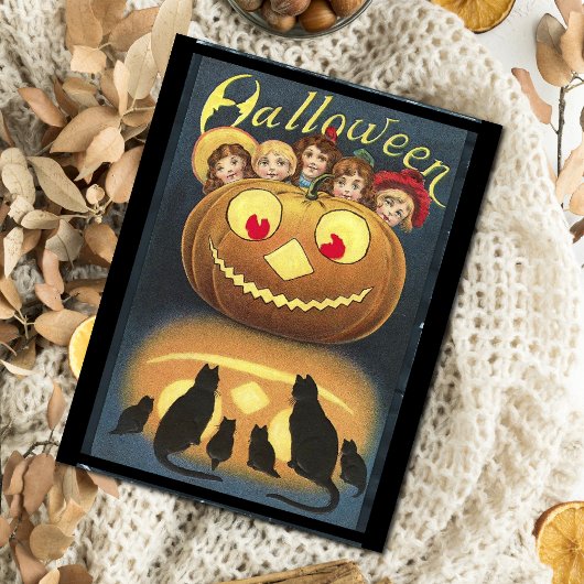 ヴィンテージカボチャに隠れるハロウィーンの子ども