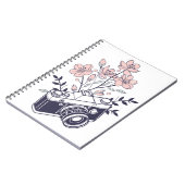 ヴィンテージカメラと花 – 花の写真 ノートブック (左側)