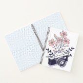 ヴィンテージカメラと花 – 花の写真 ノートブック