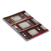 ヴィンテージカラフルテレビ、コーヒーショップ。 ノートブック (右側)