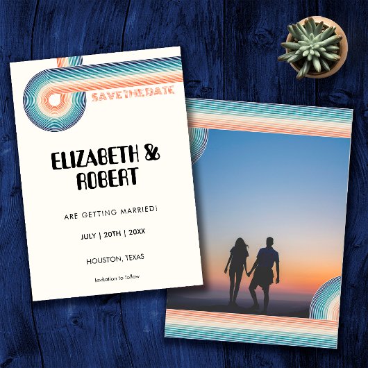 ヴィンテージカラフル70年代のテーマレトロ写真結婚の セーブザデート