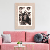 ヴィンテージカーとWW1レッドクロスナース キャンバスプリント (インサイチュ (リビング))