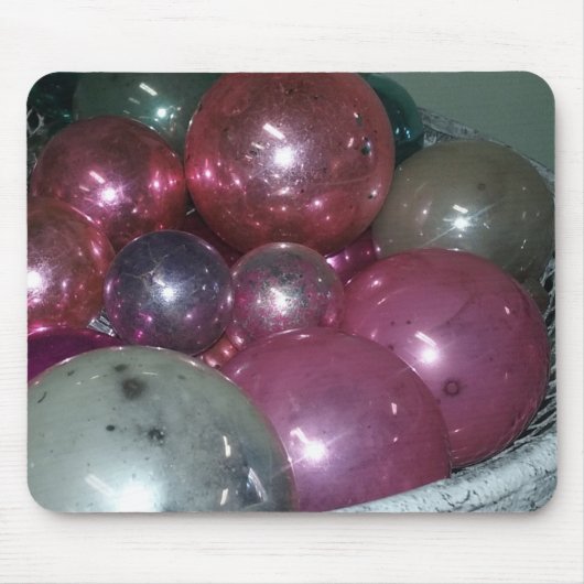 ヴィンテージガラスクリスマスオーナメントスチルライフ マウスパッド (正面)