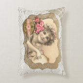 ヴィンテージガール2フレームアイボリーレースドリーアクセントピロー アクセントクッション (正面(垂直))