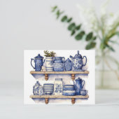 ヴィンテージキッチンシェルフブルーホワイトディッシュ茶コーヒー ポストカード (スタンド正面)