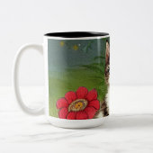 ヴィンテージキャットイラストレーションと春の花 ツートーンマグカップ (左)