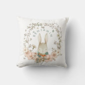 ヴィンテージキュートバニーボタニカルネーム男の赤ちゃんホワイト クッション (正面)