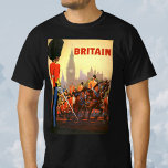 ヴィンテージキングズブリティッシュ王室のガード素晴らしイギリス Tシャツ<br><div class="desc">イギリスの素晴らしイギリスで開催されたヴィンテージイラストレーションヨーロッパの旅行ポスターアートで王室のは、キング・ガード（以前はクイーンズガード）が馬やビッグベンの時計塔、ウェストミンスターAbbeyと背景に議会の家にマウントされている。英国の王宮と要塞戦のヨメンの戦士とロンドンの塔とヨマーンの護衛隊の体の護衛兵のメンバーは、一般的にビーフェーターとして知られている特別な、ロンドンの塔の儀式的な守護者である王室の。</div>