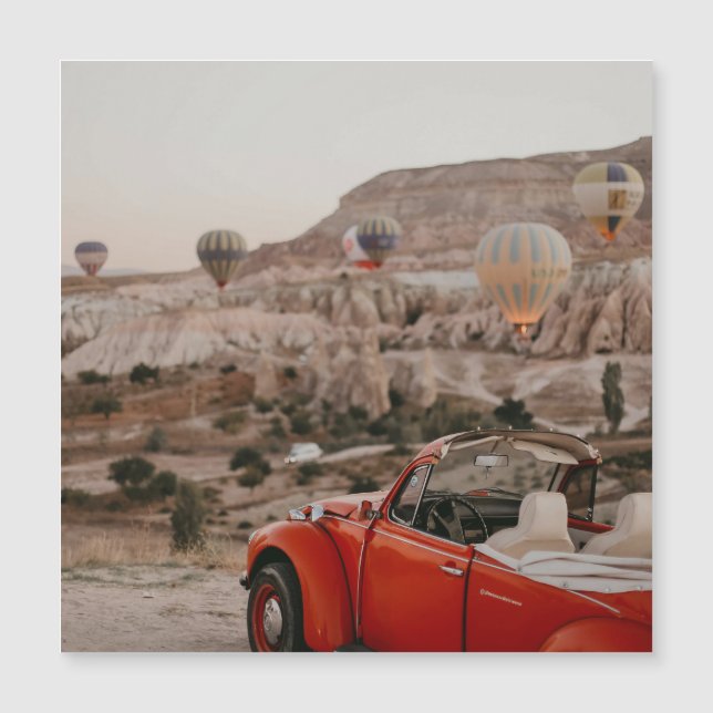 ヴィンテージクラシックレッドカーホットエアバルーンを見る (正面)