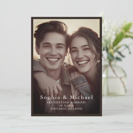 ヴィンテージクラシック結婚式の日付を保存ダークブラウン セーブザデート (スタンド正面)