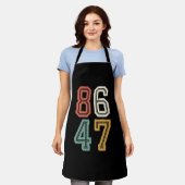 ヴィンテージクラシック86 47アンチトランプ2024インピーチ エプロン (着用した状態)