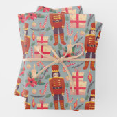 ヴィンテージクリスマスくるみ割り器とギフト ラッピングペーパーシート (インサイチュ)