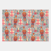 ヴィンテージクリスマスくるみ割り器とギフト ラッピングペーパーシート (正面)