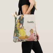 ヴィンテージクリスマスの朝、家族でプレゼントを開ける トートバッグ (クローズアップ)