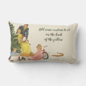 ヴィンテージクリスマスの朝、家族でプレゼントを開ける ランバークッション (裏面)