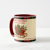 ヴィンテージクリスマススレイ(贈り物とチェック柄付き) マグカップ (正面左)