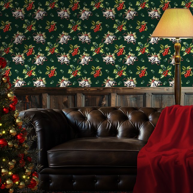 ヴィンテージクリスマスホリデーシルバーベルズアンドホリー 壁紙 (Vintage Christmas Holiday Silver Bells, Holly and Berries Dark Green Wallpaper)