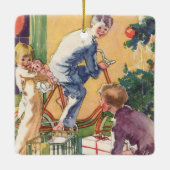 ヴィンテージクリスマスモーニング、プレゼント付き セラミックオーナメント (裏面)