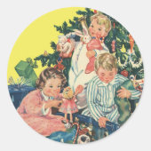 ヴィンテージクリスマスモーニング、子供たちが贈り物を開く ラウンドシール (正面)