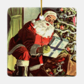 ヴィンテージクリスマス、レトロサンタクロースとプレゼント セラミックオーナメント (裏面)