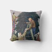 ヴィンテージクリスマス、家族がツリーにイルミネーションを飾る クッション (正面)