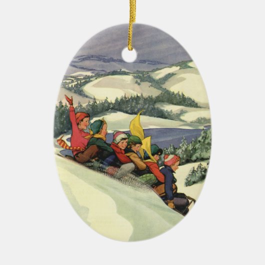 ヴィンテージクリスマス、山で子どもそり セラミックオーナメント (正面)