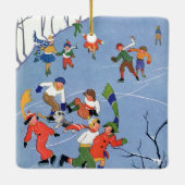 ヴィンテージクリスマス、湖の子ども氷のスケートで滑る セラミックオーナメント (裏面)