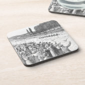 ヴィンテージクルーの漕ぎ手が多くの観客と競走 コースター (左側)