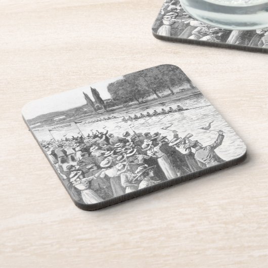 ヴィンテージクルーの漕ぎ手が多くの観客と競走 コースター (左側)