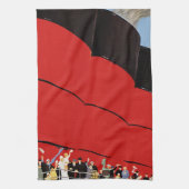 ヴィンテージクルーズ船の乗客が手を振って別れを告げる キッチンタオル (縦)