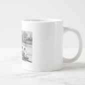 ヴィンテージクルーワーズボートで波止場 ジャンボコーヒーマグカップ (右)