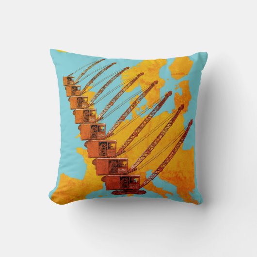 ヴィンテージクレーン操作者ヨーロッパ地図 クッション (正面)