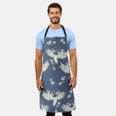 ヴィンテージクレーン飛んでいる：バードパターン エプロン (着用した状態)